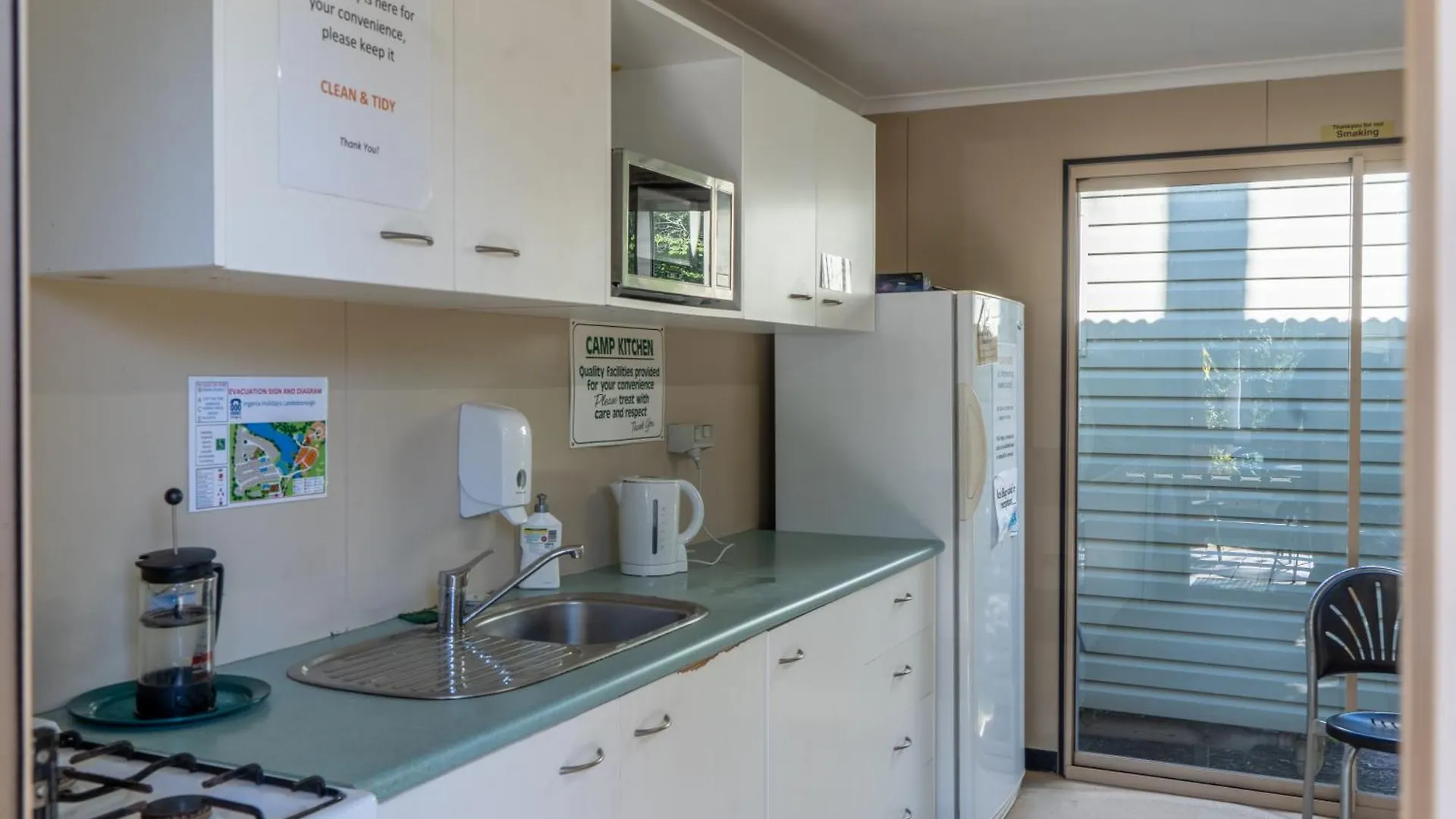 Landsborough Holiday Park 0*,